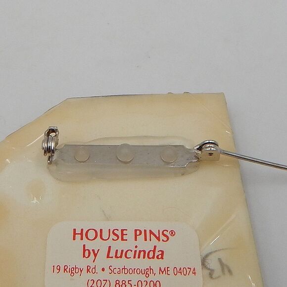 House Pins by Lucinda Christmas Pin Brooch Wreath Sleigh Two Houses Green Gold - Picture 6 of 7